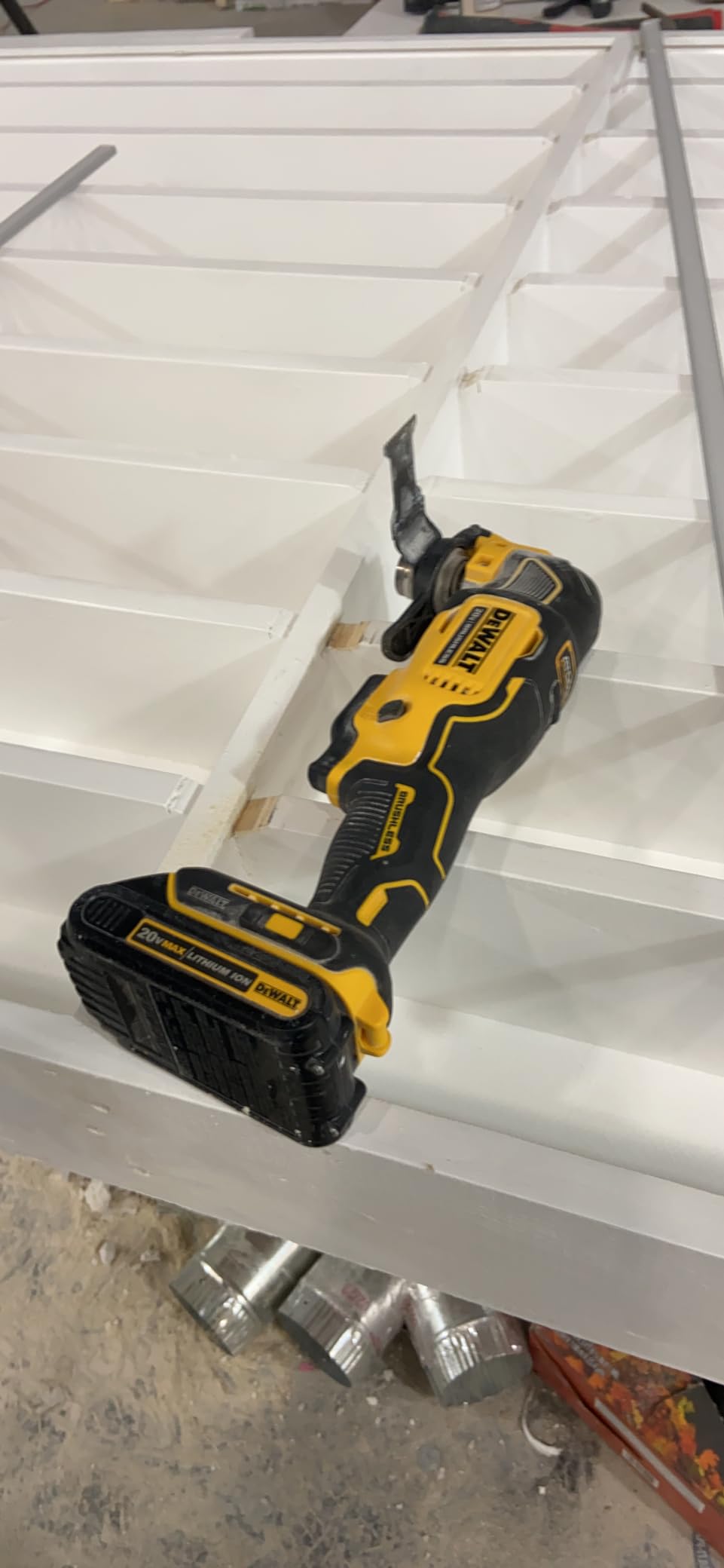 DEWALT atomic 20V MAX* Oscillating Tool, Cordless, Oscillating, Tool only (DCS354B), 1 item package quantity, Color Multi customer photo 1