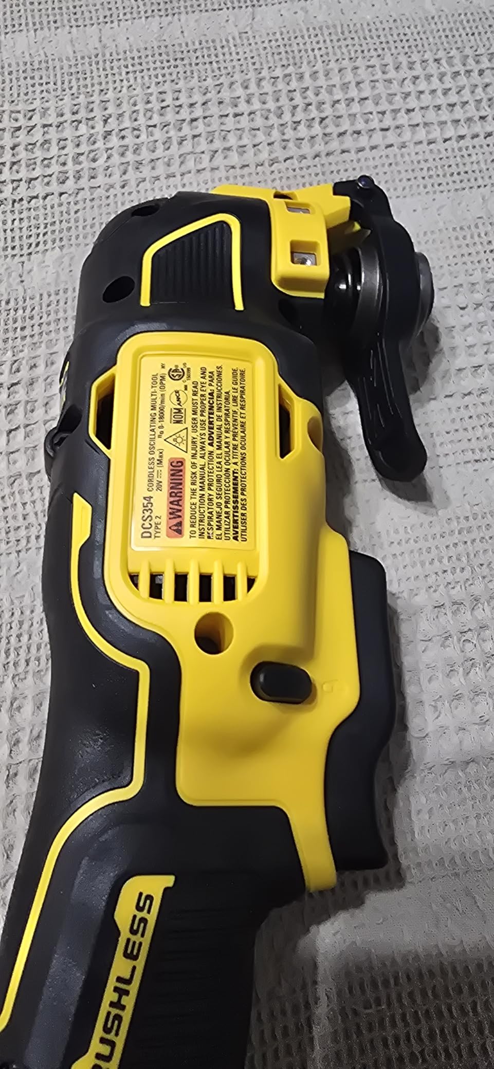 DEWALT atomic 20V MAX* Oscillating Tool, Cordless, Oscillating, Tool only (DCS354B), 1 item package quantity, Color Multi customer photo 2