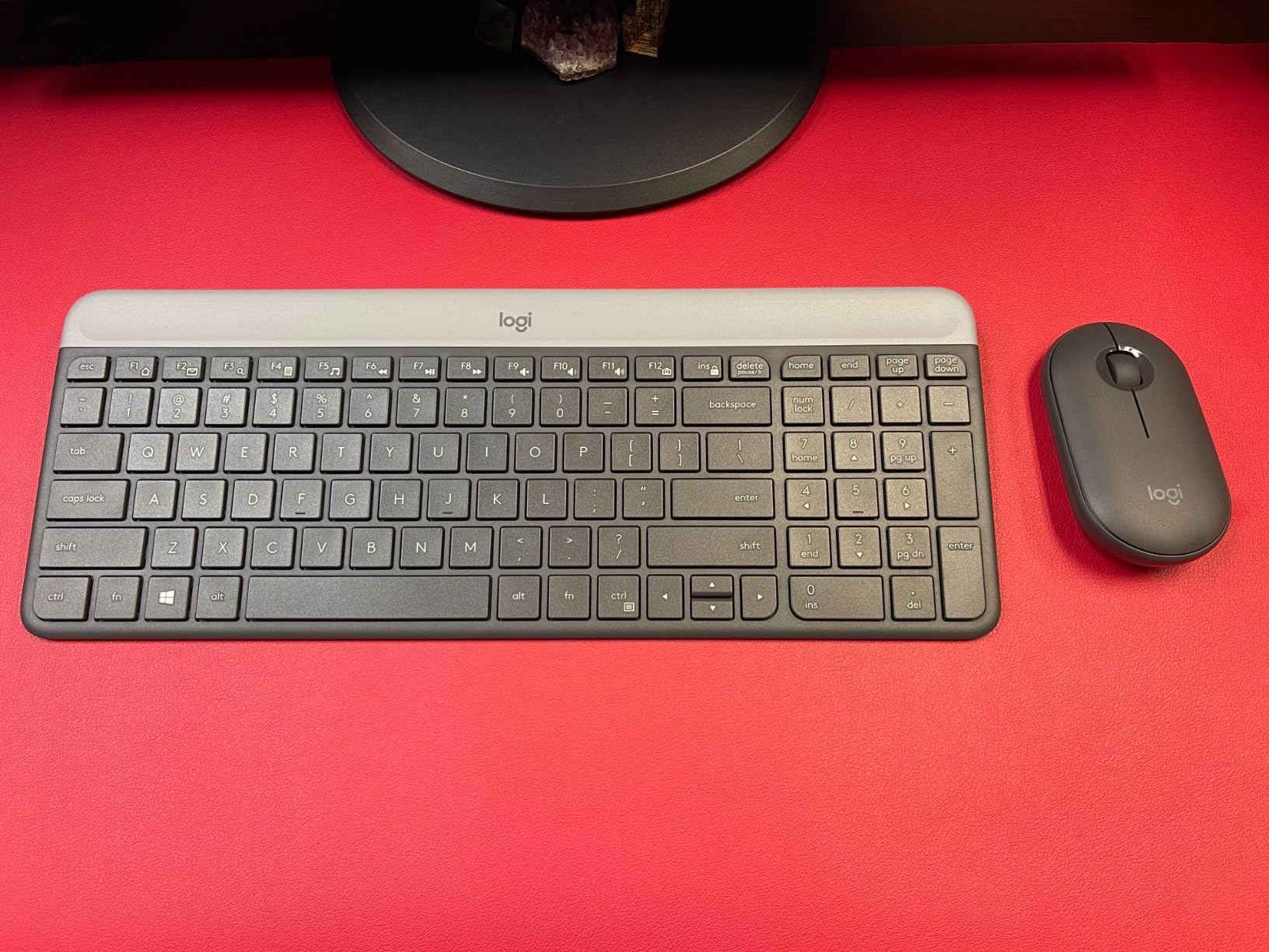 Logitech MK470 Slim Wireless Combo Compact Keyboard and Mouse - Graphite customer photo 2