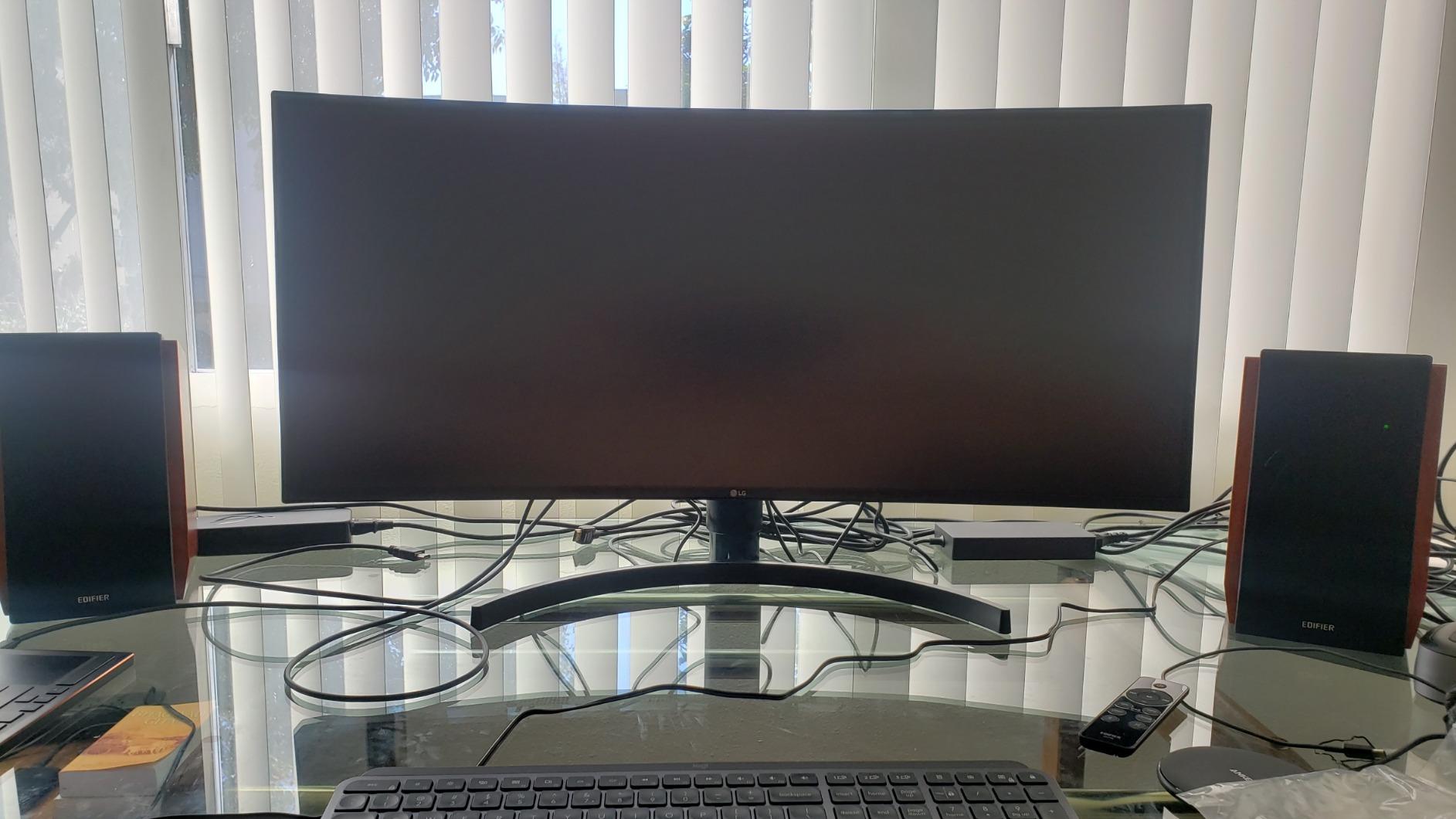 LG 34WN80C-B UltraWide Monitor 34” 21:9 Curved WQHD (3440 x 1440) IPS Display, USB Type-C (60W PD), sRGB 99% Color Gamut, 3-Side Virtually Borderless Design, Tilt/Height Adjustable Stand - Black customer photo 1