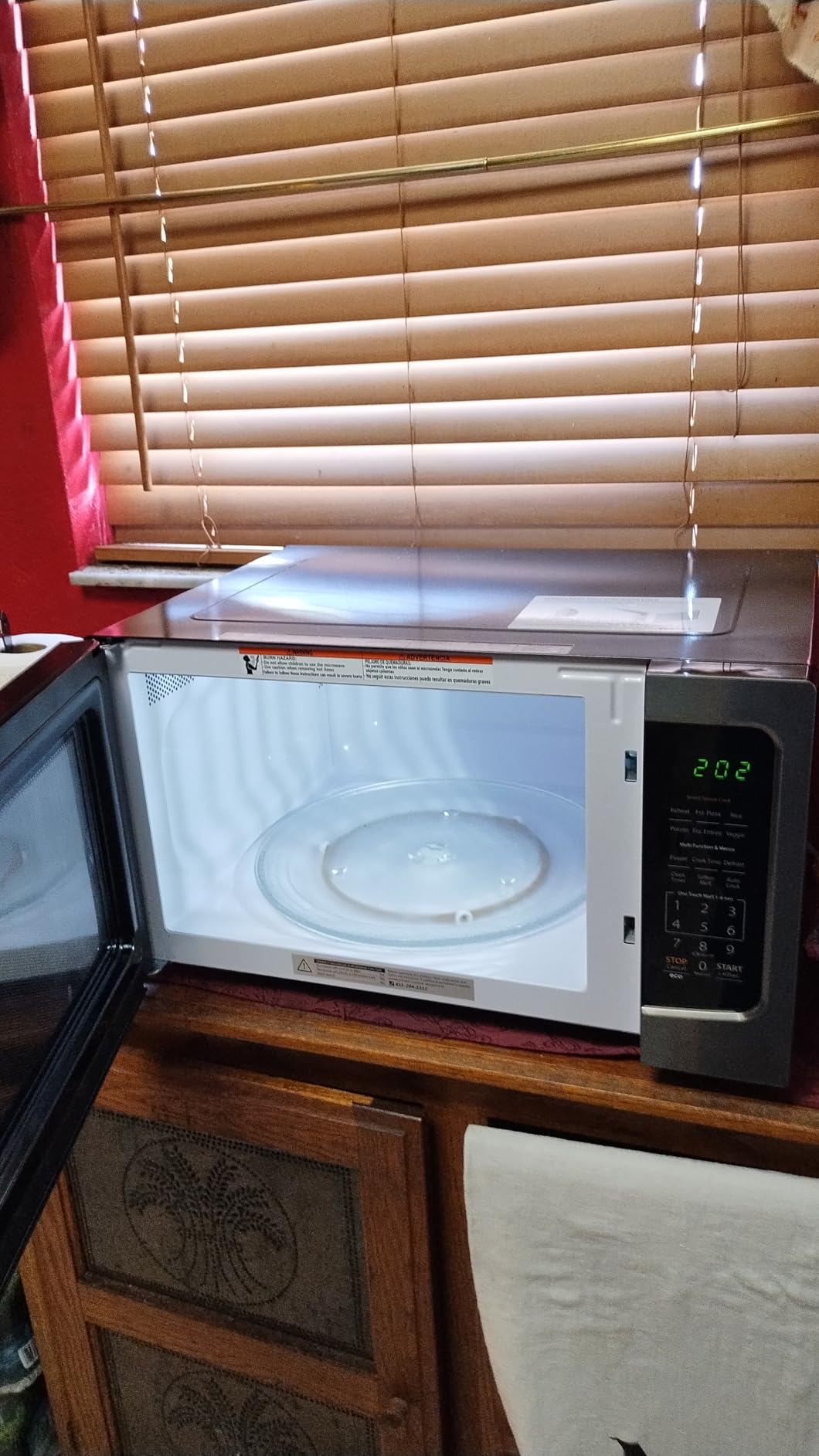 TOSHIBA Microwave Oven with Smart Sensor, 1.6 Cu.Ft, 1200W customer photo 1