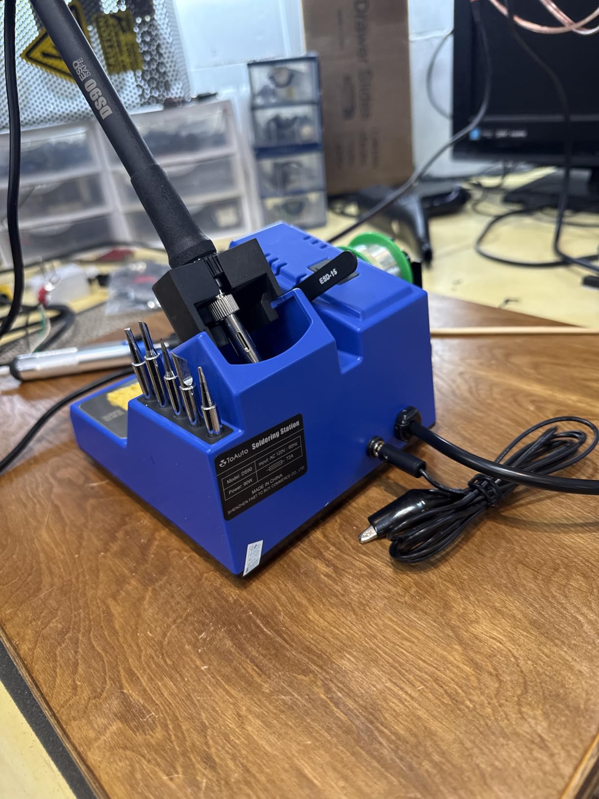 TOAUTO DS90 Soldering Station-°F & °C Dual Digital Display Soldering Iron Station Kit,90W Soldering Iron,302℉- 842℉ Temperature, Anti-Static & Grounding Wire, Auto Standby & Sleep,5 Solder Tips, Blue customer photo 1
