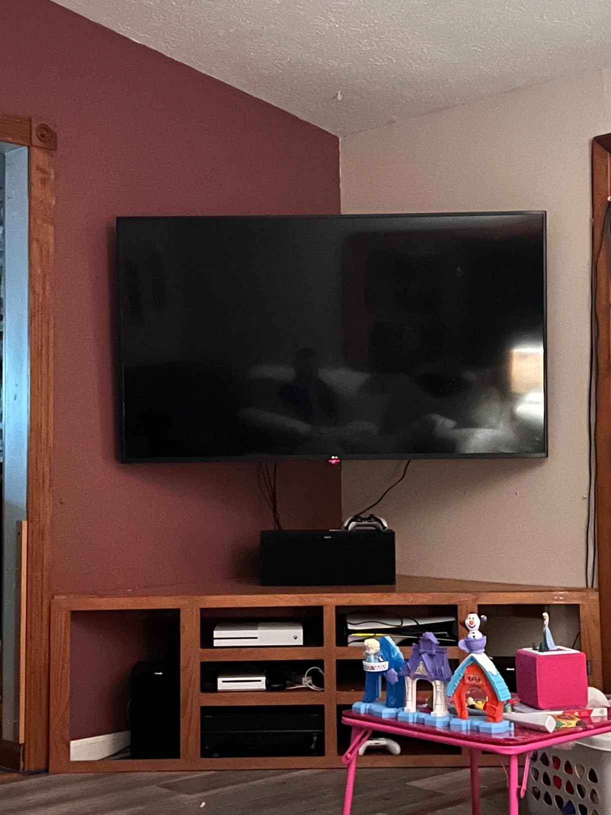 PERLESMITH Corner TV Wall Mount for 37–70 inch TVs up to 99 lbs customer photo 1