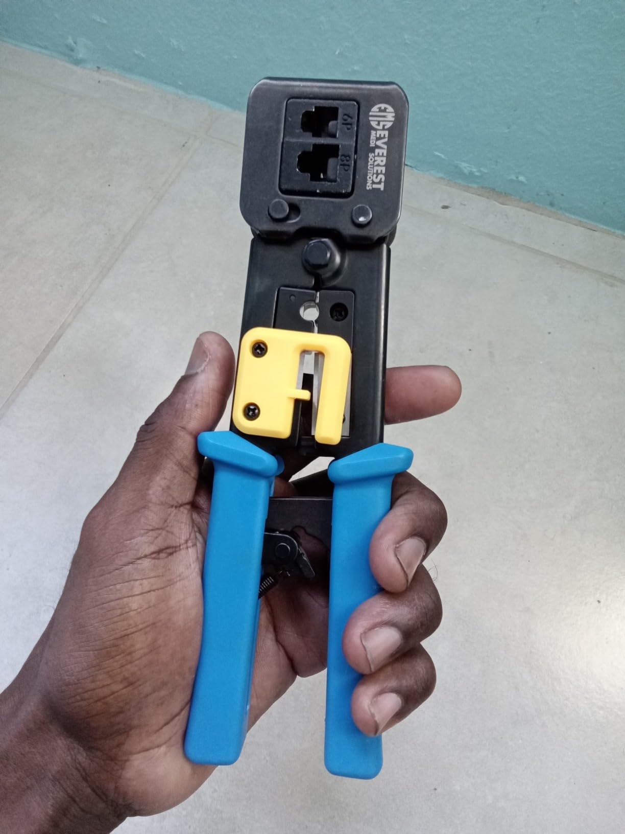 Everest Media Solutions RJ45 Crimp Tool Kit, with 50 Cat6 Pass Through Connectors and 50 Strain Relief Boots + Extra Blades - EZ Cut, Strip, Crimp Ethernet Cables - Professional Network Crimping Tool customer photo 1
