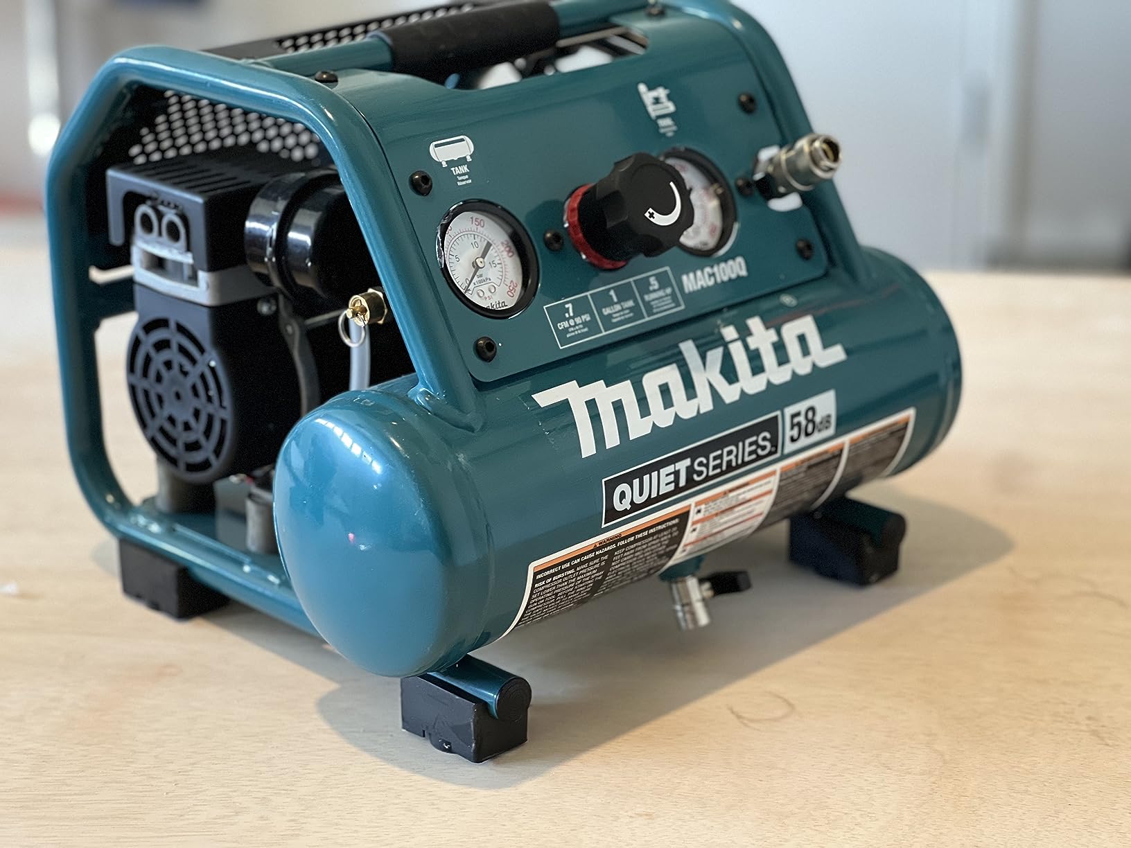 Makita MAC100Q Quiet Series, 1/2 HP, 1 Gallon Compact, Oil-Free, Electric Air Compressor customer photo 2