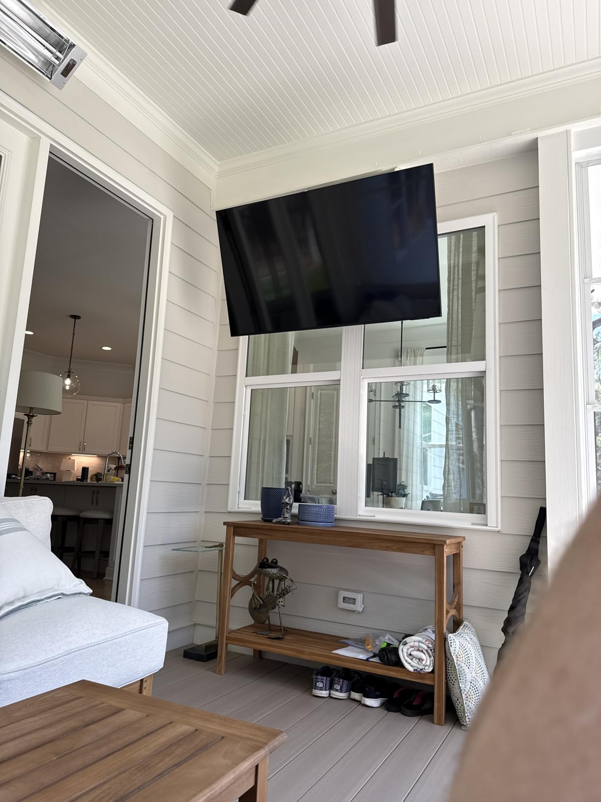 MOUNT-IT! Motorized Fireplace TV Wall Mount | Remote Control Electric Pull Down Mantel Mounting Bracket, Up to 77 Lbs Weight Capacity, Height Adjustable, Swivel, VESA 600x400 Compatible customer photo 1