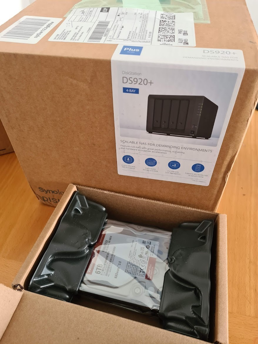 Synology 4 bay NAS DiskStation DS920+ (Diskless), 4-bay; 4GB DDR4 customer photo 2