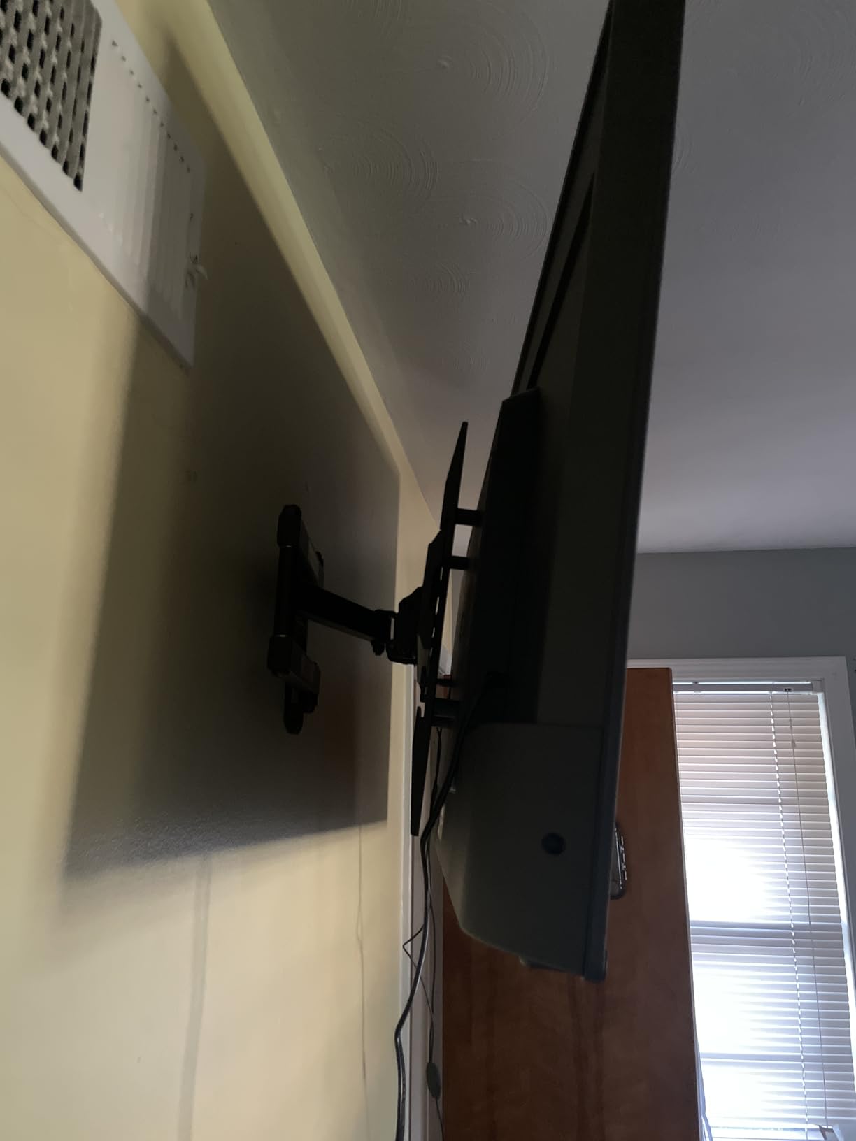 Pipishell Full Motion TV Wall Mount for Most 26-65 inch Flat & Curved TVs up to 77 lbs, Adjustable Bracket Height, Corner TV Mount with Single Articulating Arm, Max VESA 400x400mm, PIMF9 customer photo 2