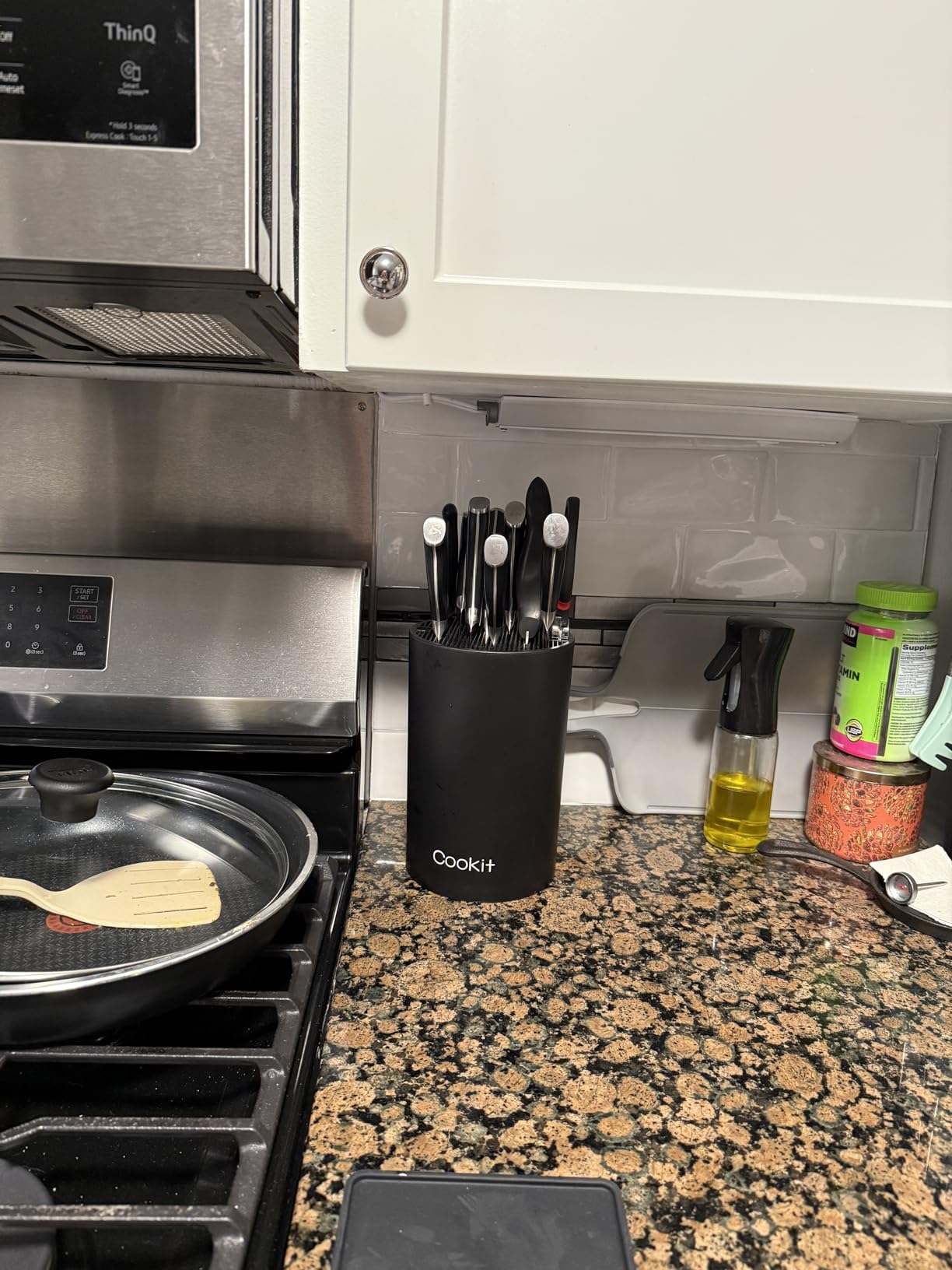 Knife Block Without Knives, Cookit Universal Round Knife Block Only, Detachable Knife Holder for Easy Cleaning, Space Saver Knife Storage Holder with Scissors Slot, Black customer photo 2