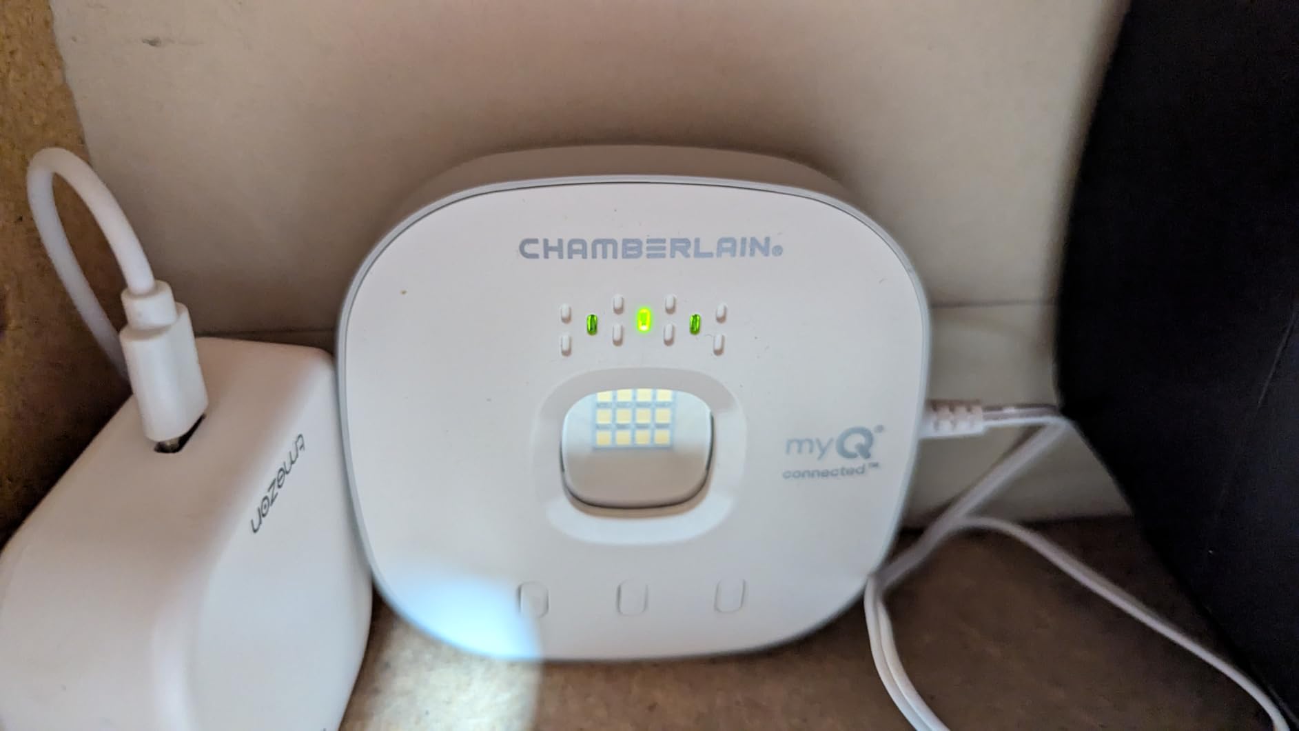 CHAMBERLAIN Smart Garage Control - Wireless Garage Hub and Sensor with Wifi & Bluetooth - Smartphone Controlled, myQ-G0401-ES, White customer photo 1