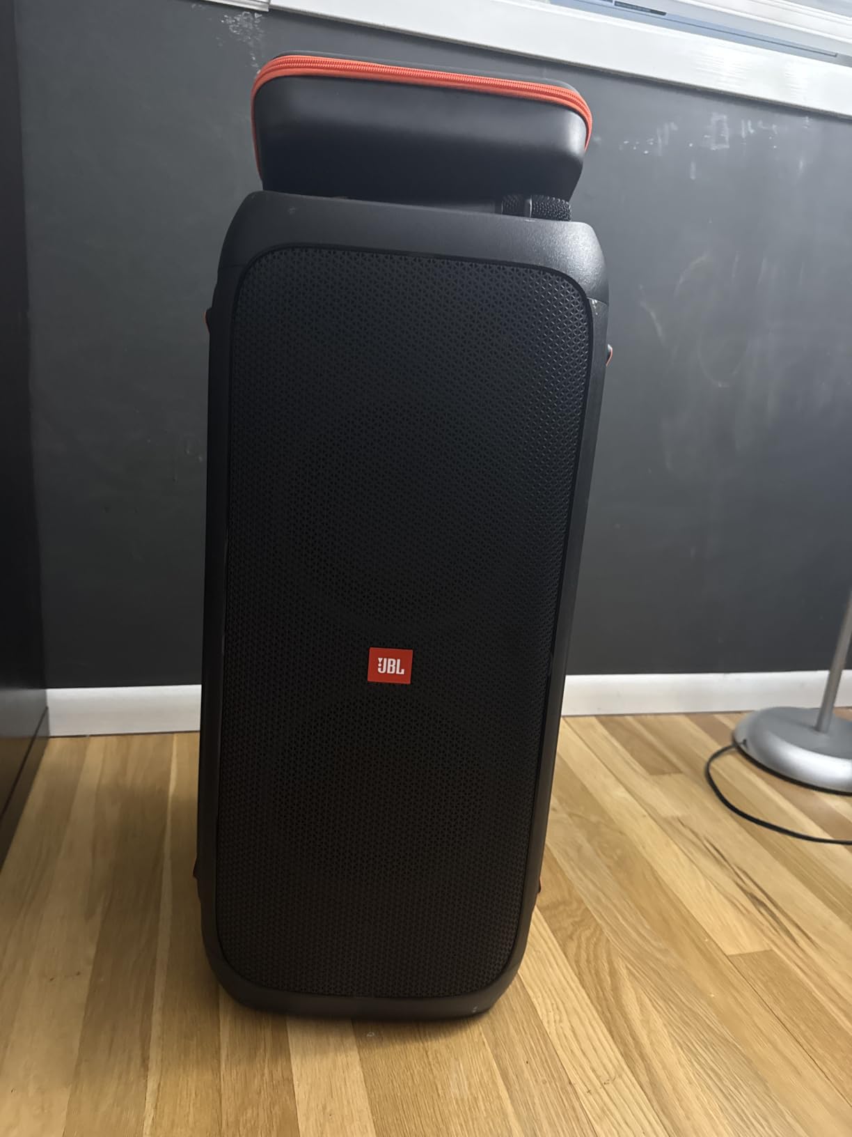 JBL Partybox 310 - Portable Party Speaker with Long Lasting Battery, Powerful JBL Sound and Exciting Light Show,Black customer photo 1