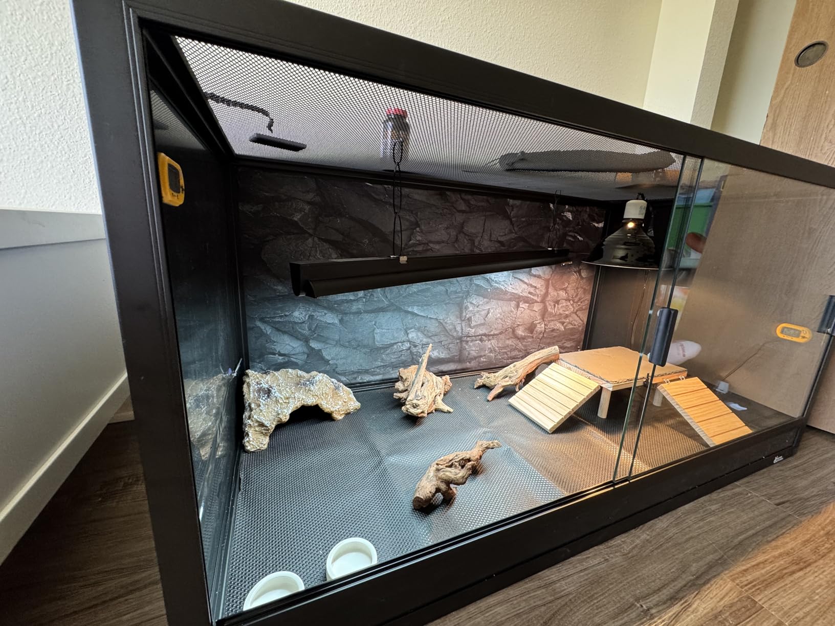REPTI ZOO T5 HO UVB Lighting Combo Kit, Terrarium Hood Comes with Desert 10.0 UVB T5 Lamp (39W) customer photo 1