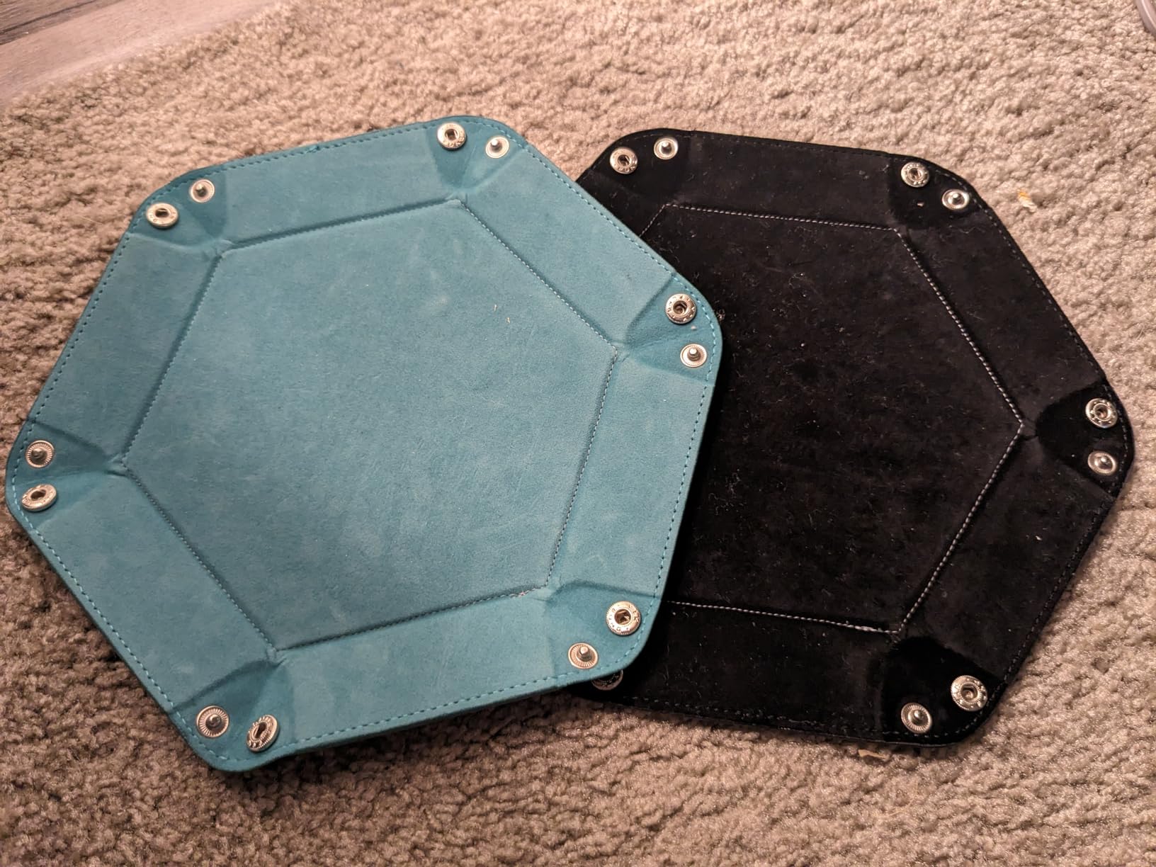 SIQUK 2 Pcs Dice Tray PU Leather Dice Trays Folding Hexagon Dices Holder customer photo 1