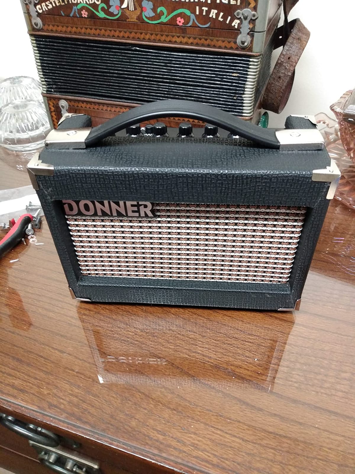 Donner Mini Electric Guitar Amp DA-10, 5W Portable Small Guitar Amplifier customer photo 2