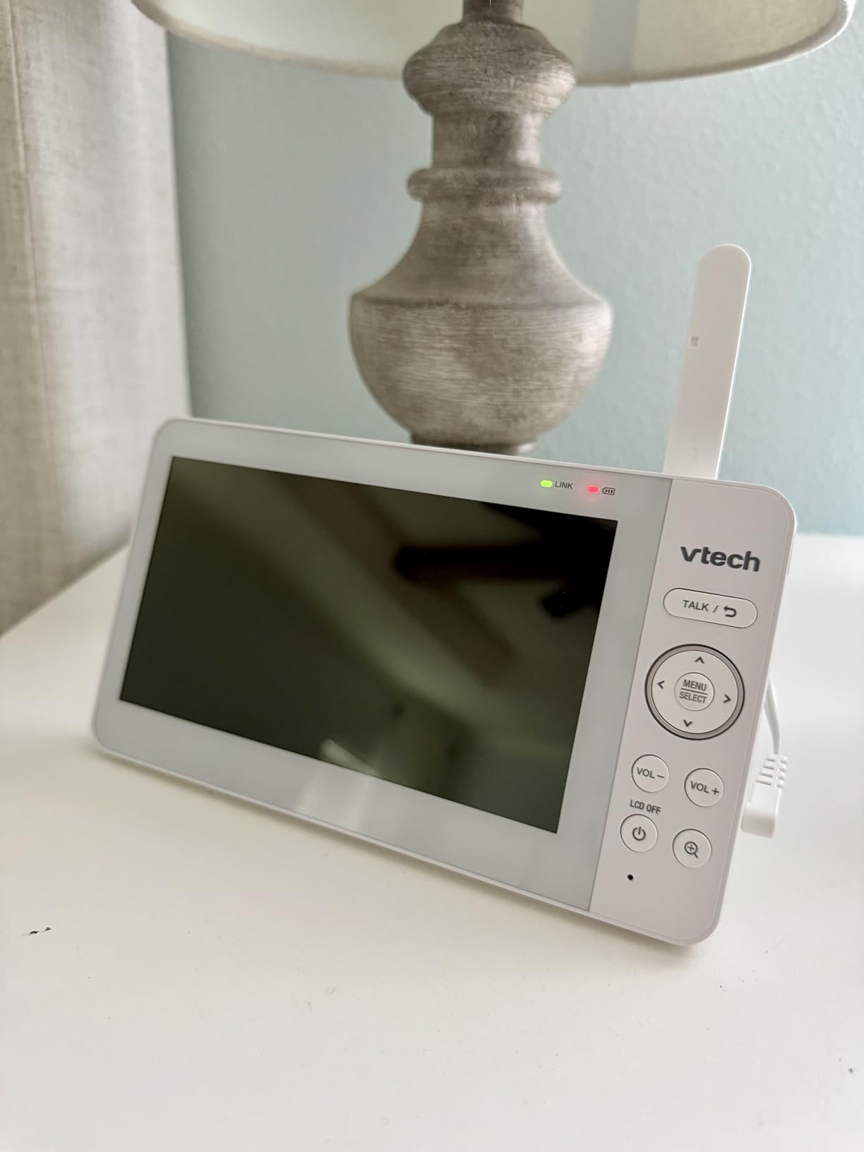 VTech Baby Monitor No WiFi – 19Hr Video Battery, 1000ft Range, Night Vision, Two-Way Talk, Temperature Sensor, Sound-Activated Screen, Lullabies | VM819 customer photo 2