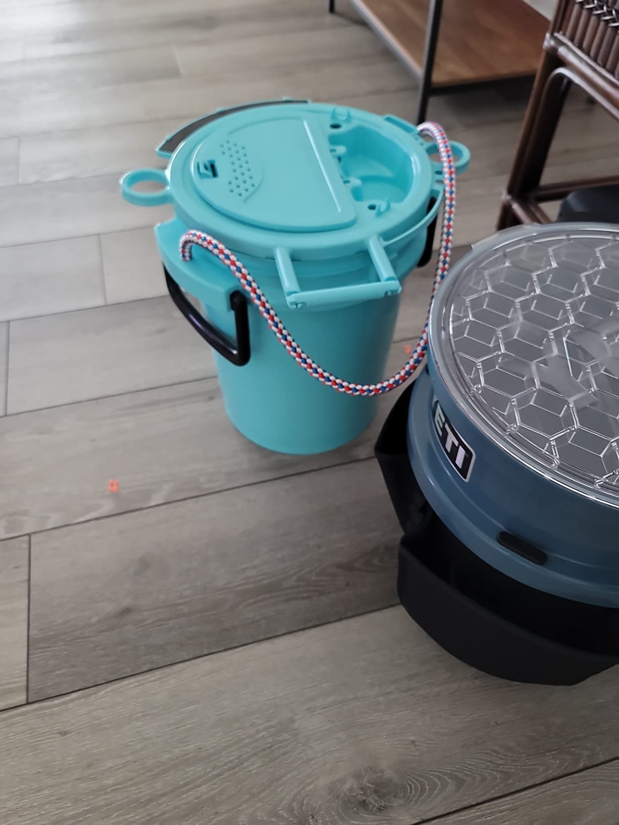 Lee Fisher Sports 5 Gallon iSmart Bucket (Rope Handle) with Essential Top (White), intergrated with Magnet pad, Rod, net, Tool, line, Accessories Holder and Vented Opening, Holes for Live Bait. customer photo 2