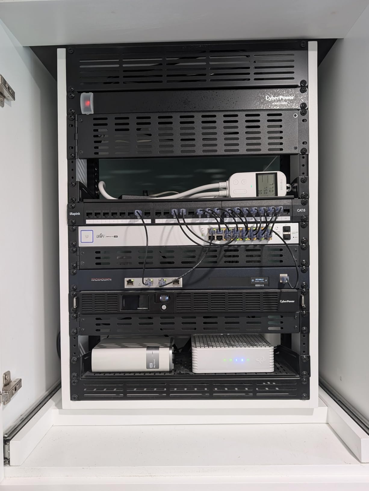 1U Hinged Blank Panel - Slot Vented Server Rack Panel customer photo 2