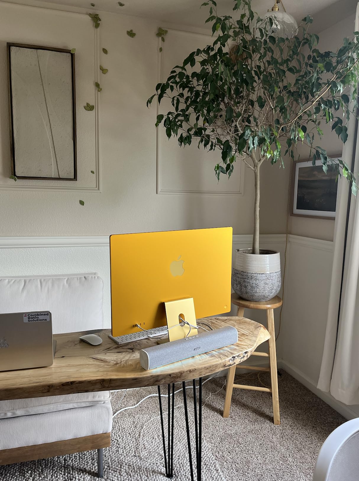 2021 Apple iMac with Apple M1 Chip with 8-core CPU (24-inch, 8GB RAM, 256GB SSD Storage) (QWERTY English) Silver (Renewed) customer photo 1