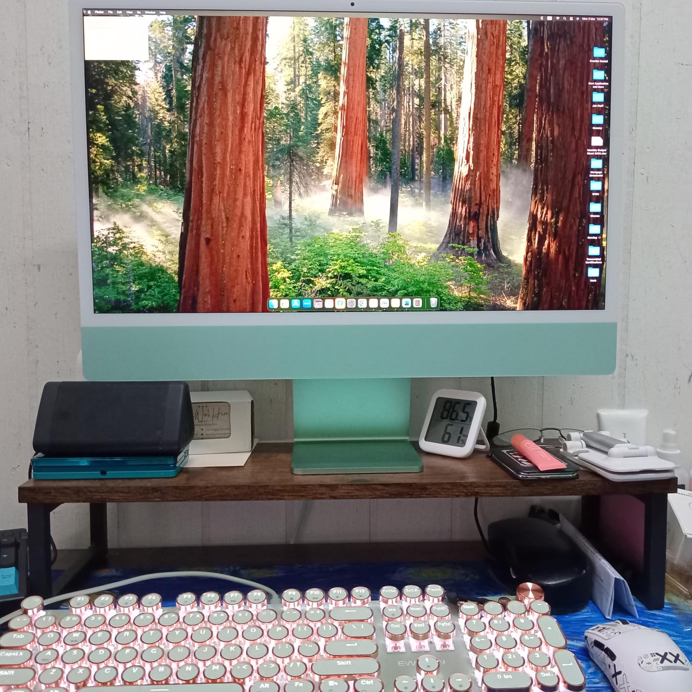 2021 Apple iMac with Apple M1 Chip with 8-core CPU (24-inch, 8GB RAM, 256GB SSD Storage) (QWERTY English) Silver (Renewed) customer photo 2