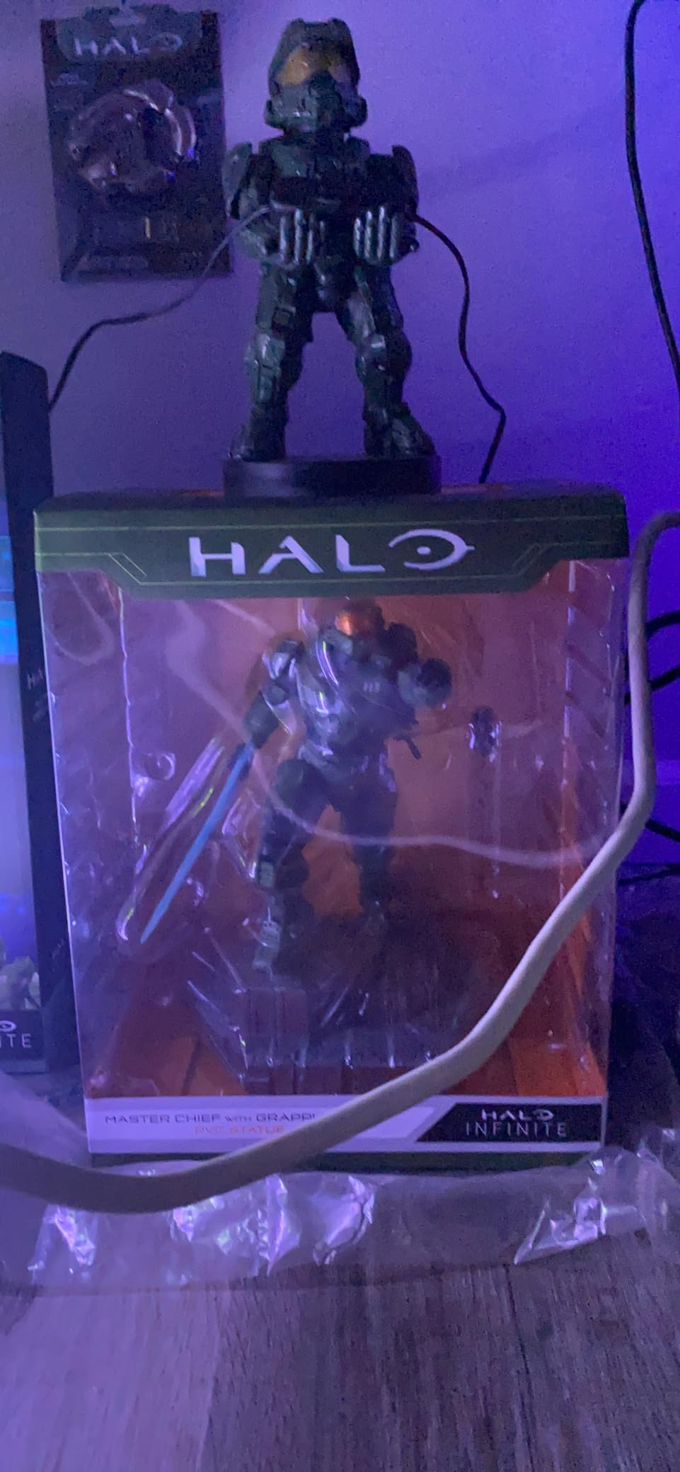 Dark Horse Comics Halo Infinite: Master Chief Grappleshot PVC Statue, 10 inches, Green customer photo 2