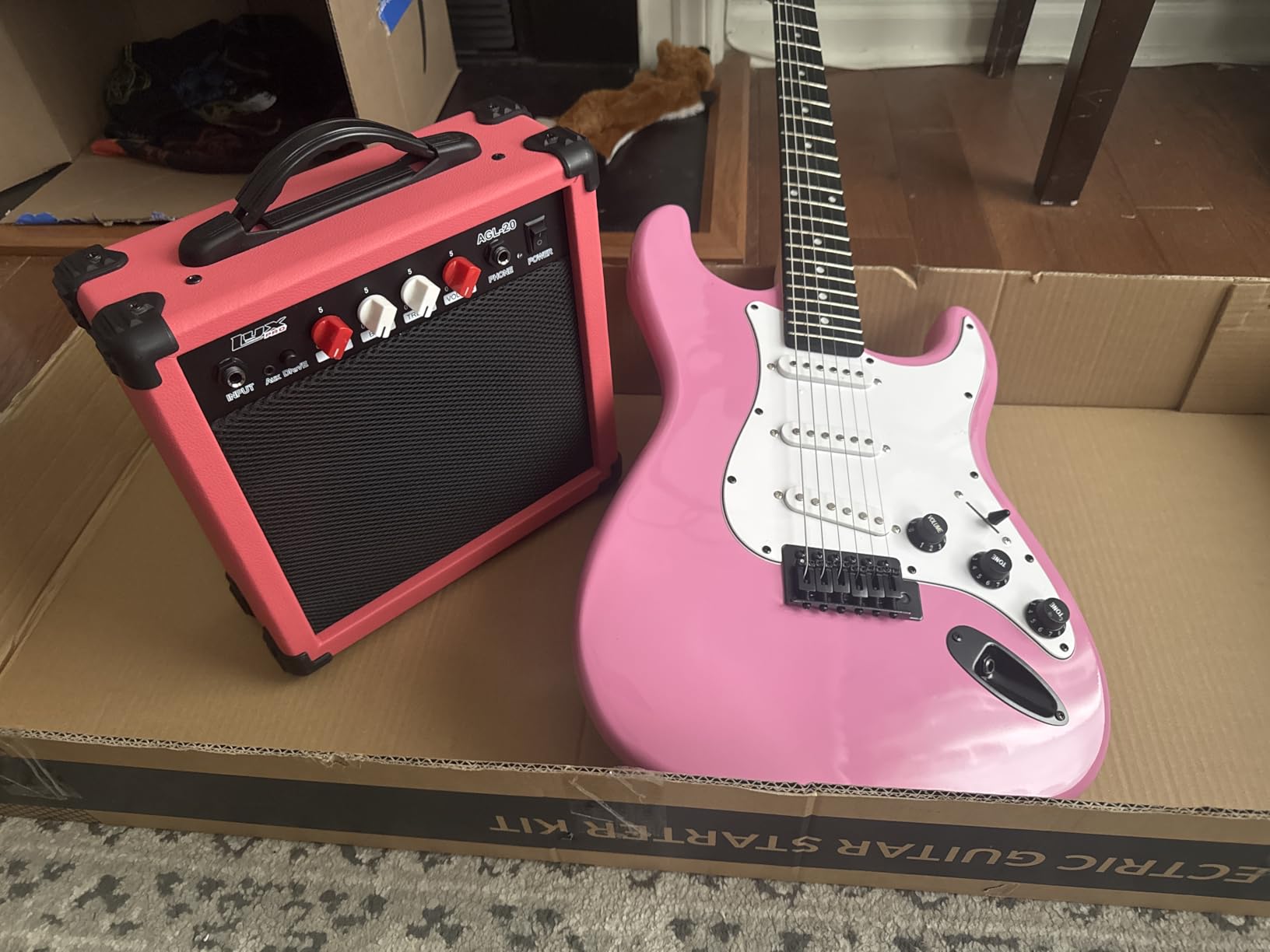 LyxPro 39 inch Electric Guitar Kit Bundle with 20w Amplifier, All Accessories, Digital Clip On Tuner, Six Strings, Two Picks, Tremolo Bar, Shoulder Strap, Case Bag Starter kit Full Size - mahogany customer photo 2