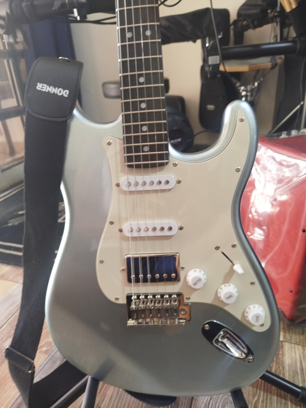 Donner DST-152 Full-Size Electric Guitar Beginner Kit with HSS Coil Split customer photo 2