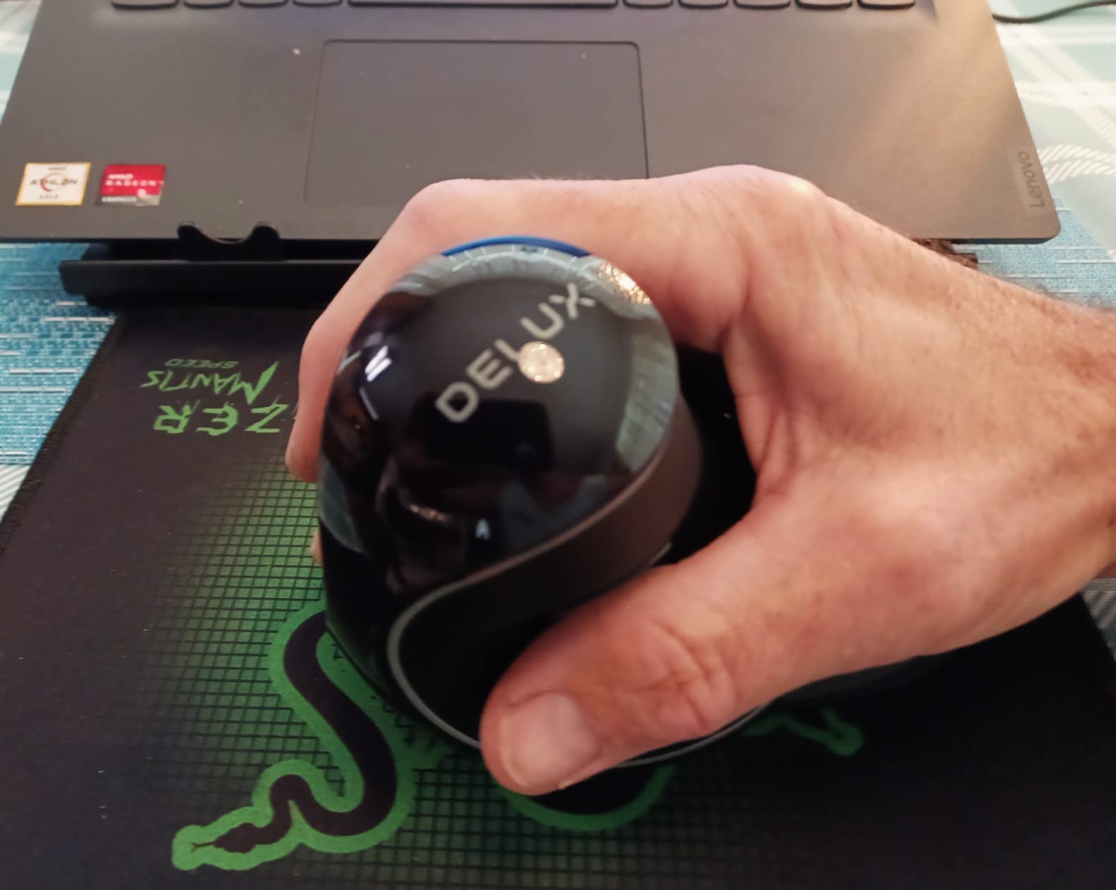 DELUX Wireless Ergonomic Vertical Mouse,Ergo Mouse for Large Hands (M618PD) customer photo 1