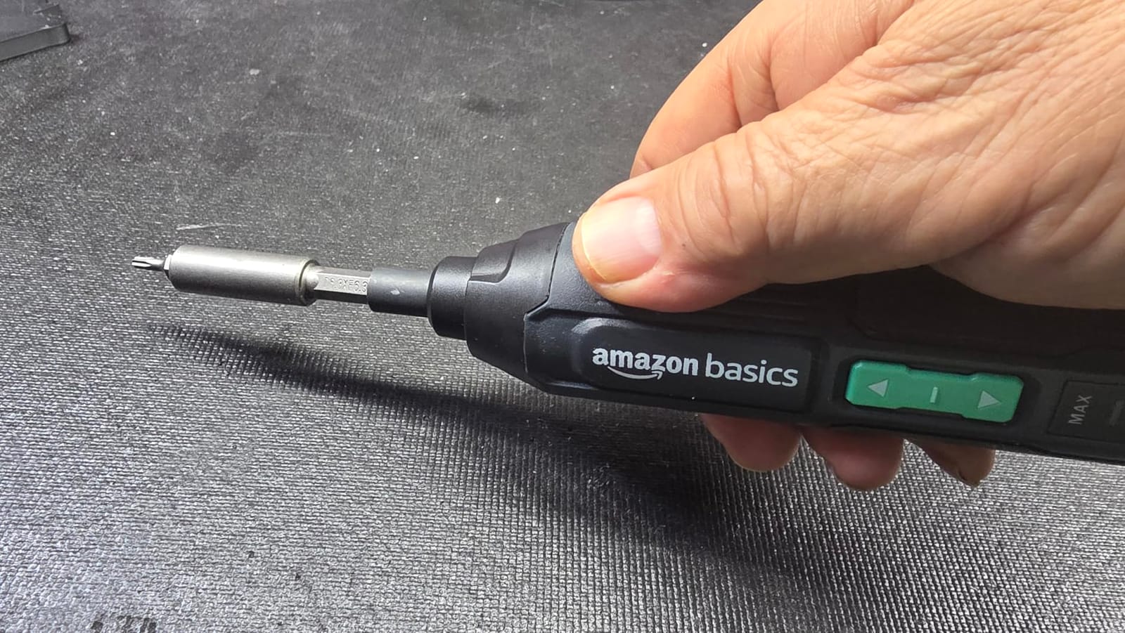 Amazon Basics by SKIL 4V Cordless Stick Screwdriver with 10-Piece Bit Set, USB Cable, LED Light, 3 Torque Settings customer photo 1