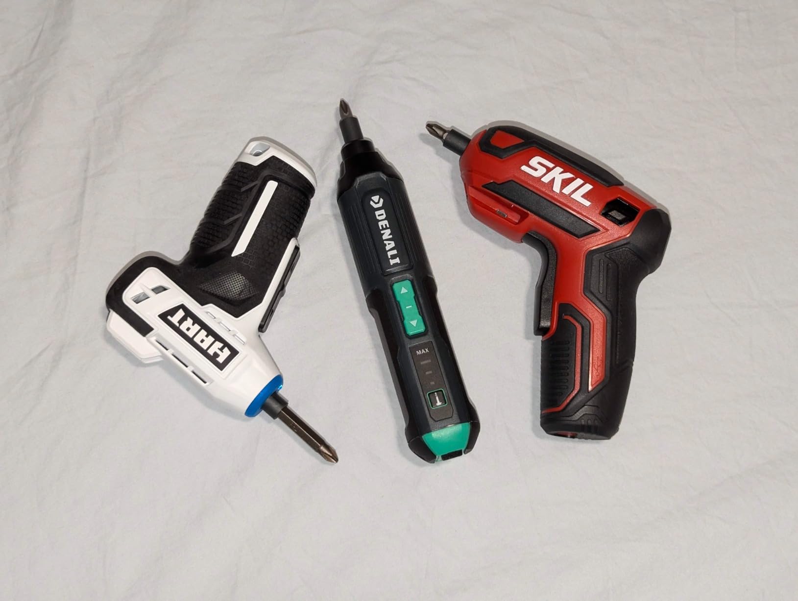 Amazon Basics by SKIL 4V Cordless Stick Screwdriver with 10-Piece Bit Set, USB Cable, LED Light, 3 Torque Settings customer photo 2