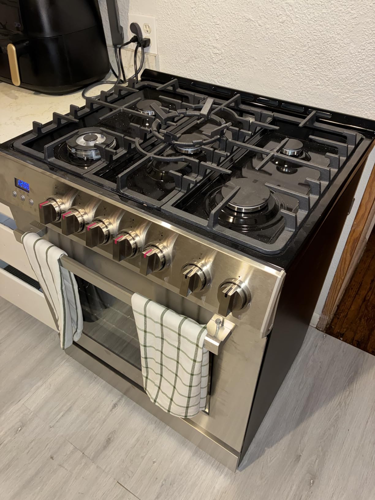 30 in. Nebula Coll 5 cu ft 5 Burner Gas Range, Convection, Stainless Steel customer photo 1