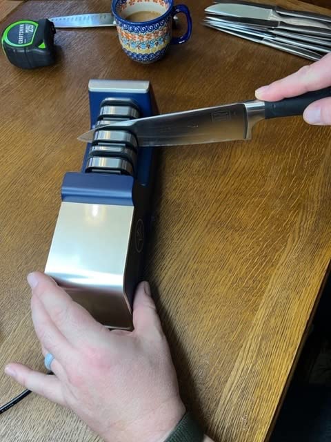 Homly Professional Electric Knife Sharpeners for Kitchen Knives with Diamond Abrasives and Precision Angle Guides, Multifunctional 3-Stage Slots, Applicable to Straight Knife and Ceramic Knife customer photo 2