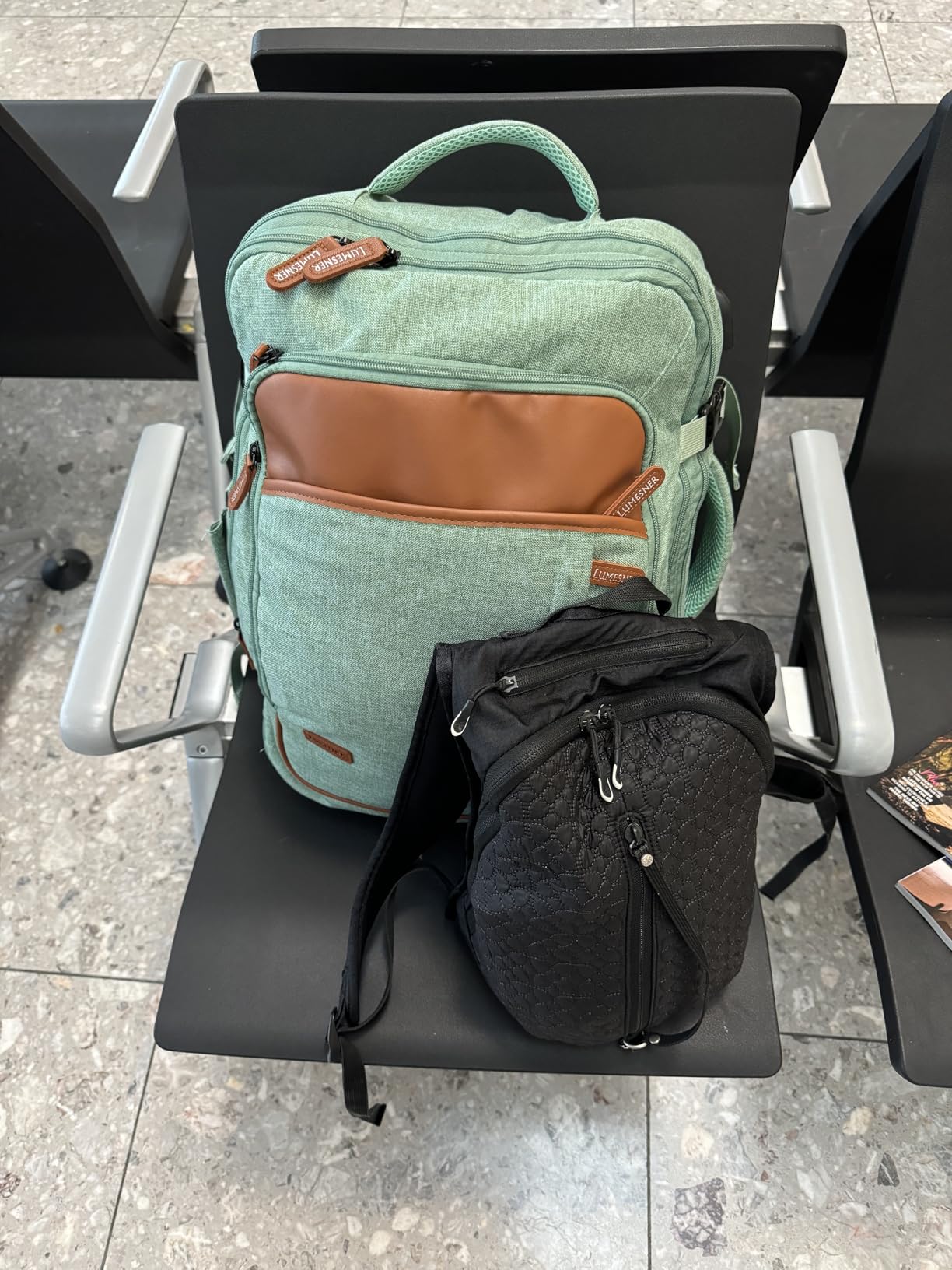 Lumesner 40L Expandable Travel Backpack, Carry On Backpack Flight Approved customer photo 1