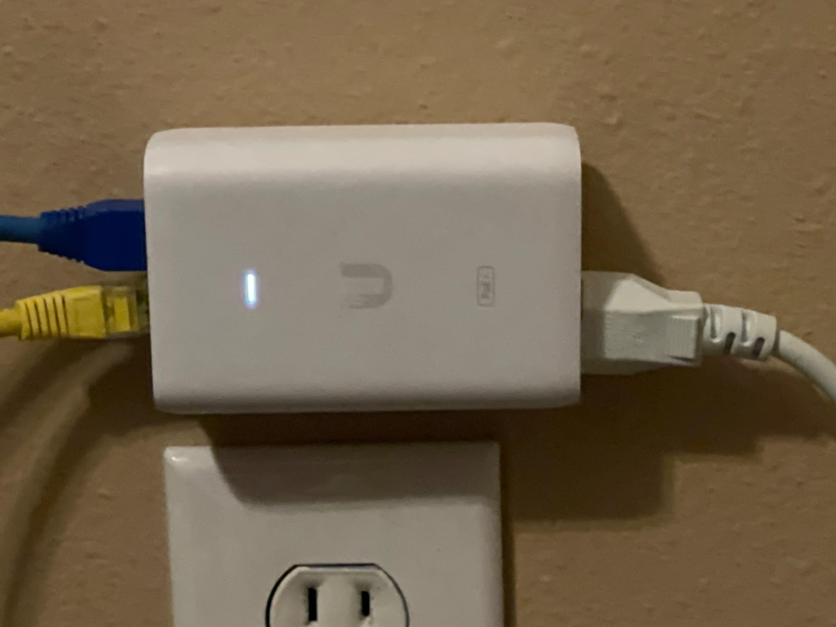 UBIQUITI POE Injector, 802.3AT, 30W of PoE+ Power, Suitable For U6 AP U6-LR, U6-LITE & U6-PRO customer photo 1