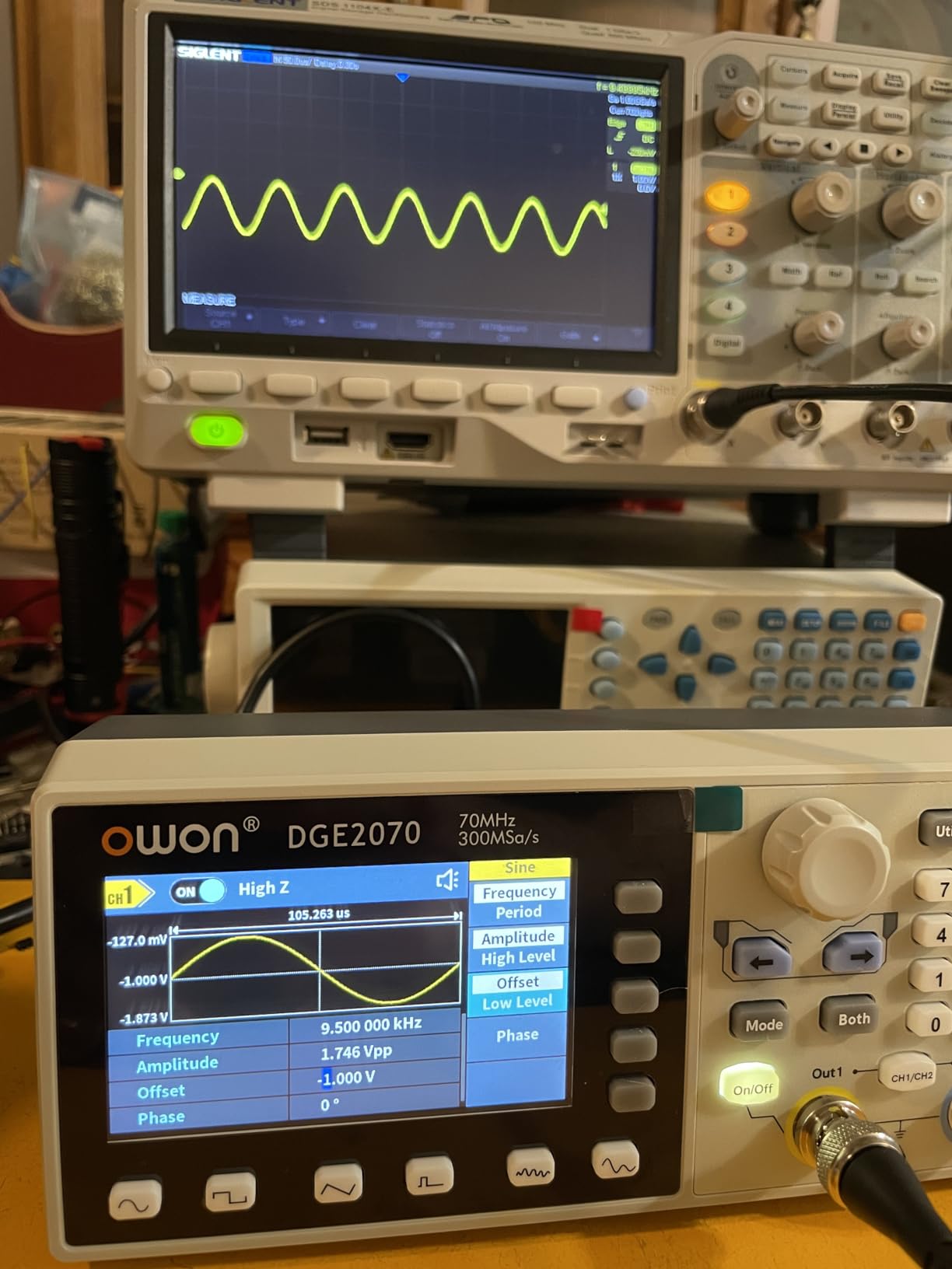 Dual-Channel Arbitrary Waveform Function Generator, 70MHz, 300MSa/s, 14-Bit customer photo 1