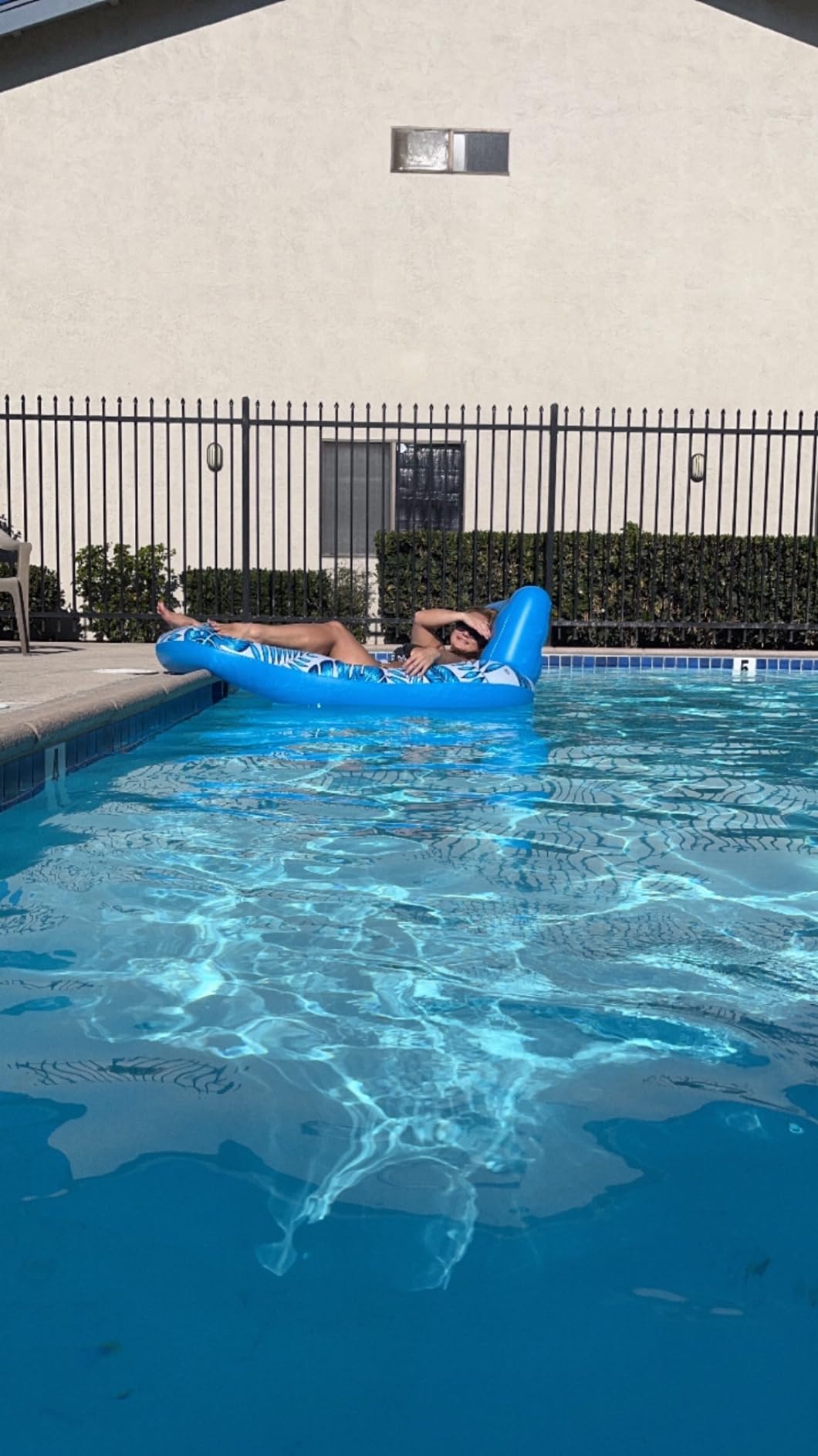 Jasonwell Inflatable Pool Float Adult - Pool Floaties Lounger Floats Raft Floating Chair Water Floaties for Swimming Pool Lake Lounge Float with Cup Holders Beach Pools Party Toys for Adults customer photo 1