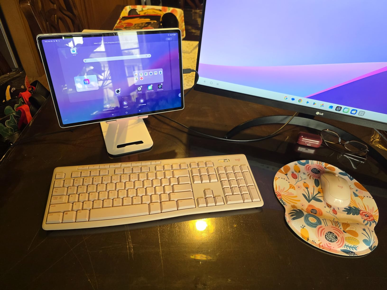 LISEN iPad Stand Tablet Holder for Desk, Adjustable Portable Monitor Stand customer photo 2