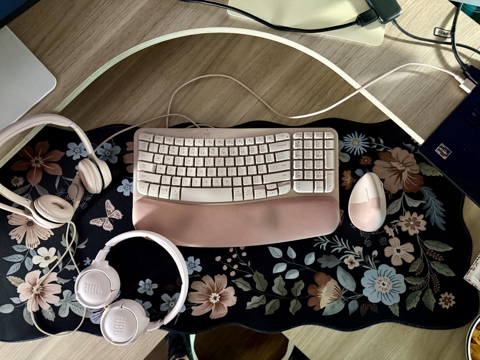 Logitech Wave Keys Ergonomic Wireless Keyboard with Palm Rest - Graphite customer photo 2
