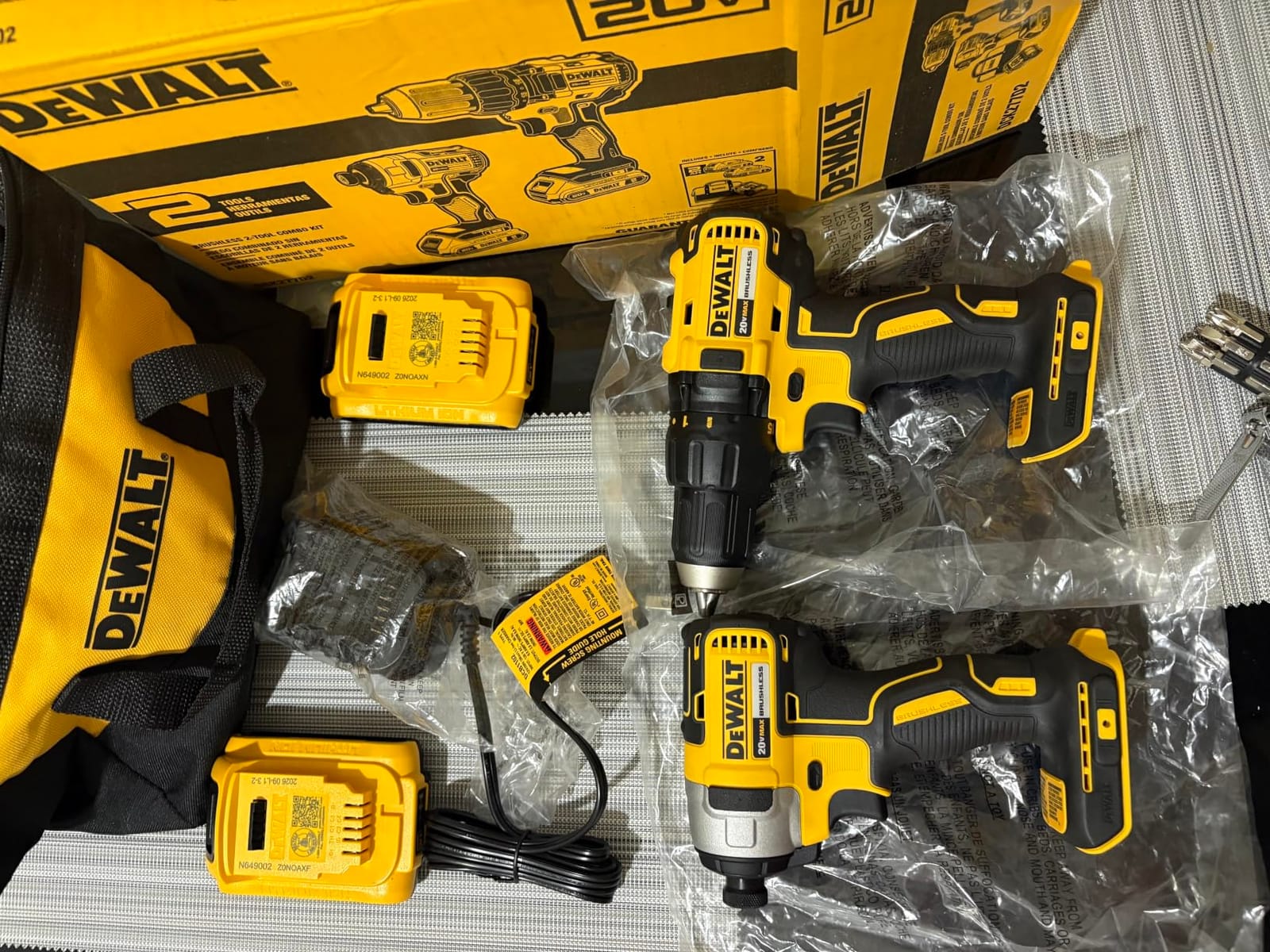 DEWALT 20V MAX Cordless Drill and Impact Driver, Power Drill Brushless 2-Tool Power Tool Combo Kit, Includes 2 Batteries, Charger and Bag (DCK277D2) customer photo 2