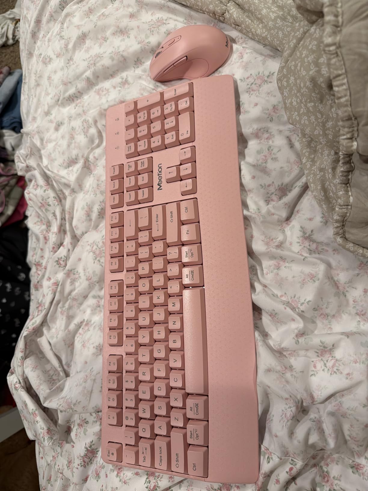 MEETION Wireless Keyboard and Mouse Combo, Full-Size with Wrist Rest, Pink customer photo 1