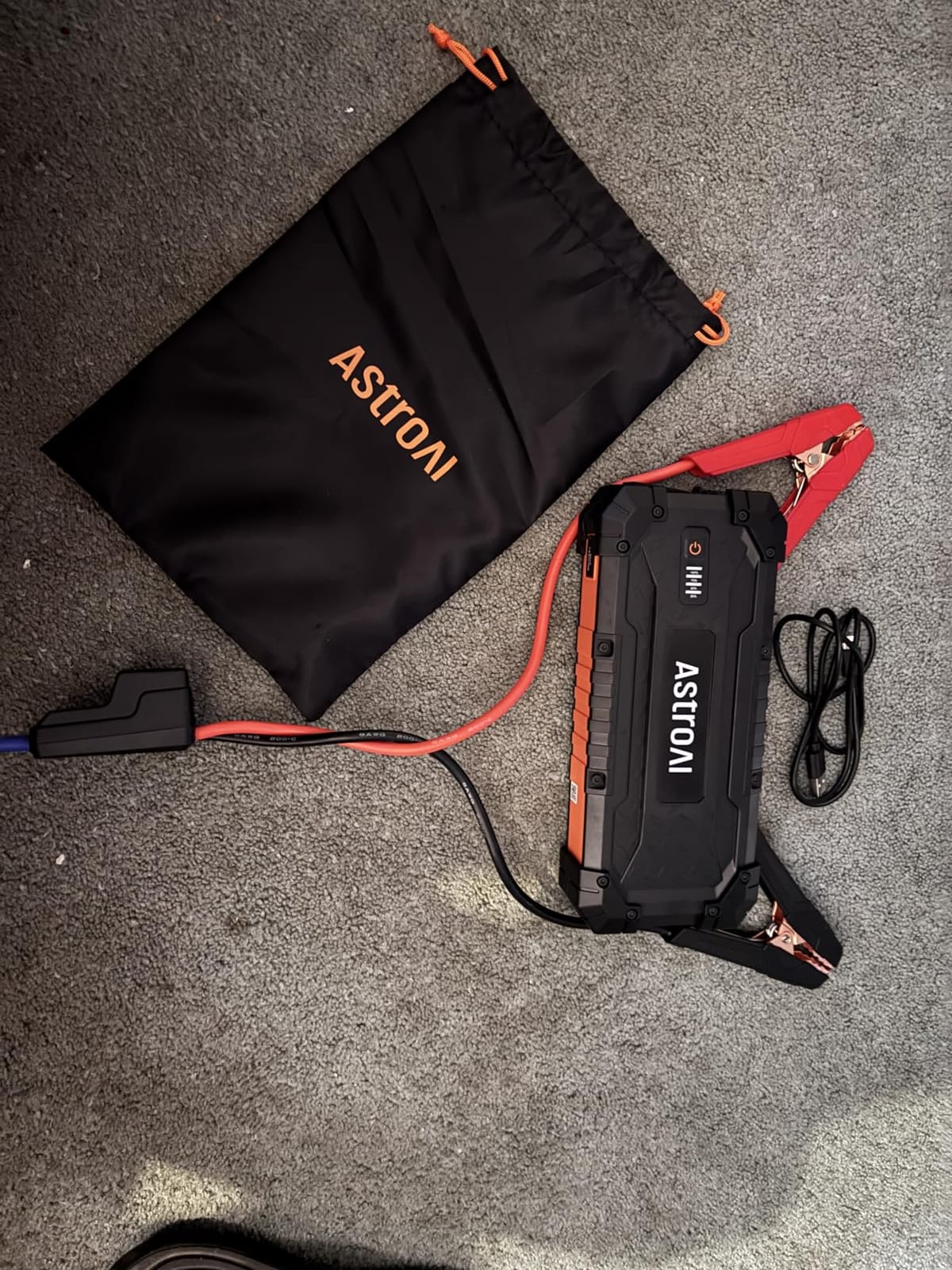 AstroAI S8 Ultra 12V 4000A Lithium Jump Starter Up to All Gas/12L Diesel customer photo 1