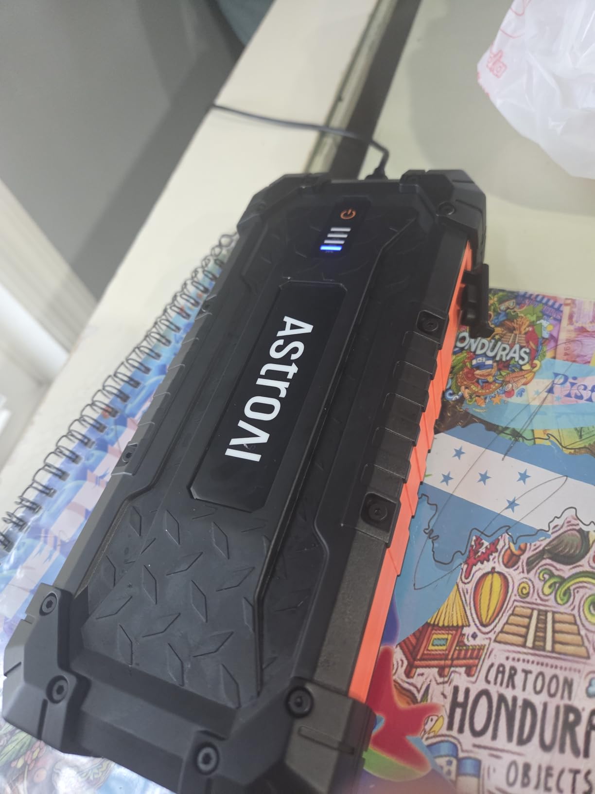 AstroAI S8 Ultra 12V 4000A Lithium Jump Starter Up to All Gas/12L Diesel customer photo 2