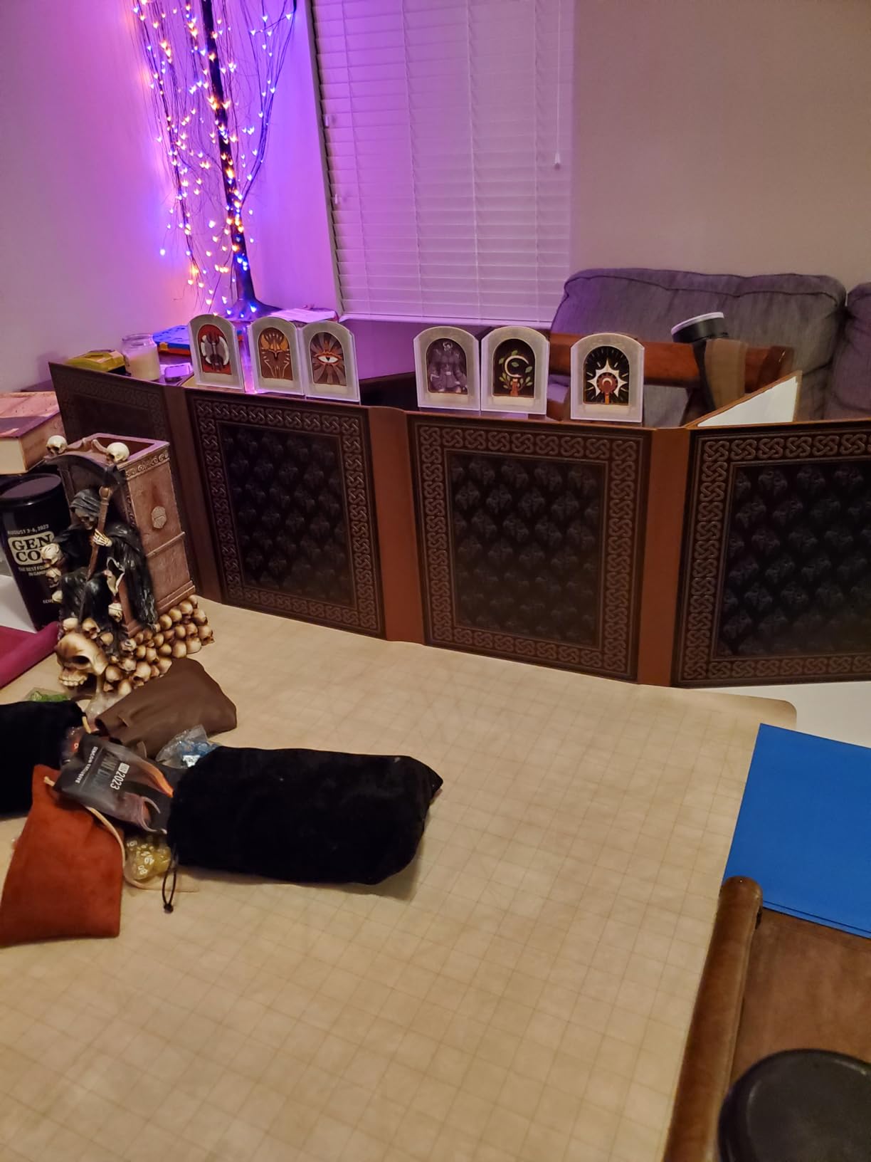CASEMATIX DM Screen Faux Leather 8-Panel Deluxe GM Screen - Eight Panel Folding Game Master Screen with 2 Swinging Panels and Wet Erase Pockets for TTRPGs, Inserts Not Included, Brown customer photo 1