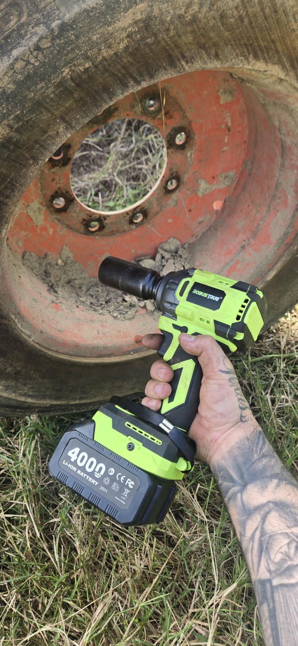 Robustrue Cordless Impact Wrench, 590Ft-lbs (800N.m) Brushless 1/2 inch, 2800RPM High Torque Impact Gun, 2x 4.0Ah Battery, Charger, 4 Sockets, Electric Impact Wrench for Car Home customer photo 1