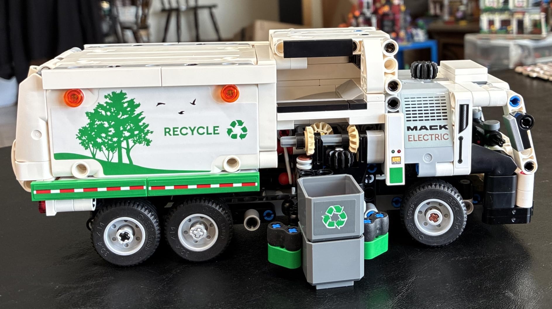 LEGO Technic Mack LR Electric Garbage Truck 42167 customer photo 1
