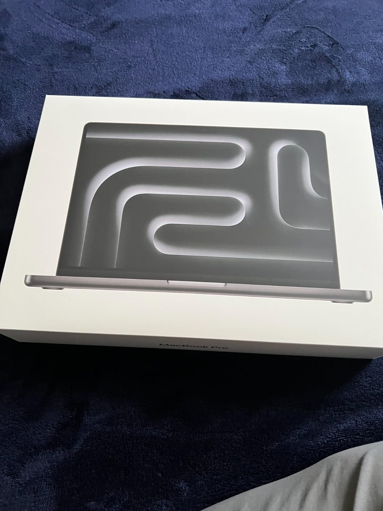 Apple 2023 MacBook Pro Laptop M3 Pro chip with 11‑core CPU, 14‑core GPU: Built for Apple Intelligence, 14.2-inch Liquid Retina XDR Display, 18GB Unified Memory, 512GB SSD Storage; Silver customer photo 1