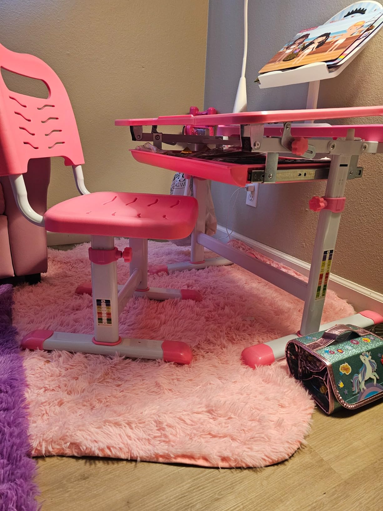 Diroan Kids Desk and Chair Set with LED Light, Height-Adjustable for Age 7+ customer photo 2