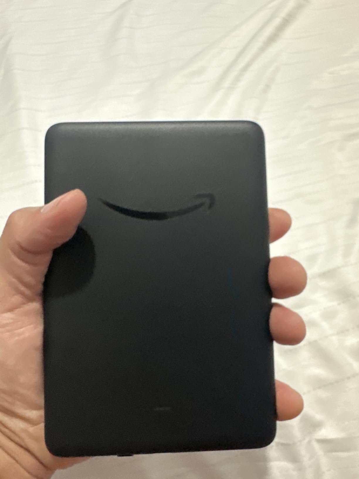 Amazon Kindle 16 GB (newest model) - Lightest and most compact Kindle, now with faster page turns, and higher contrast ratio, for an enhanced reading experience - Matcha customer photo 2