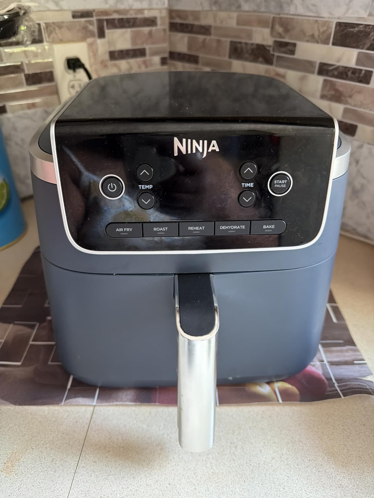 Ninja Air Fryer Pro, 5 Qt, 4-in-1, Grey, AF141 customer photo 2