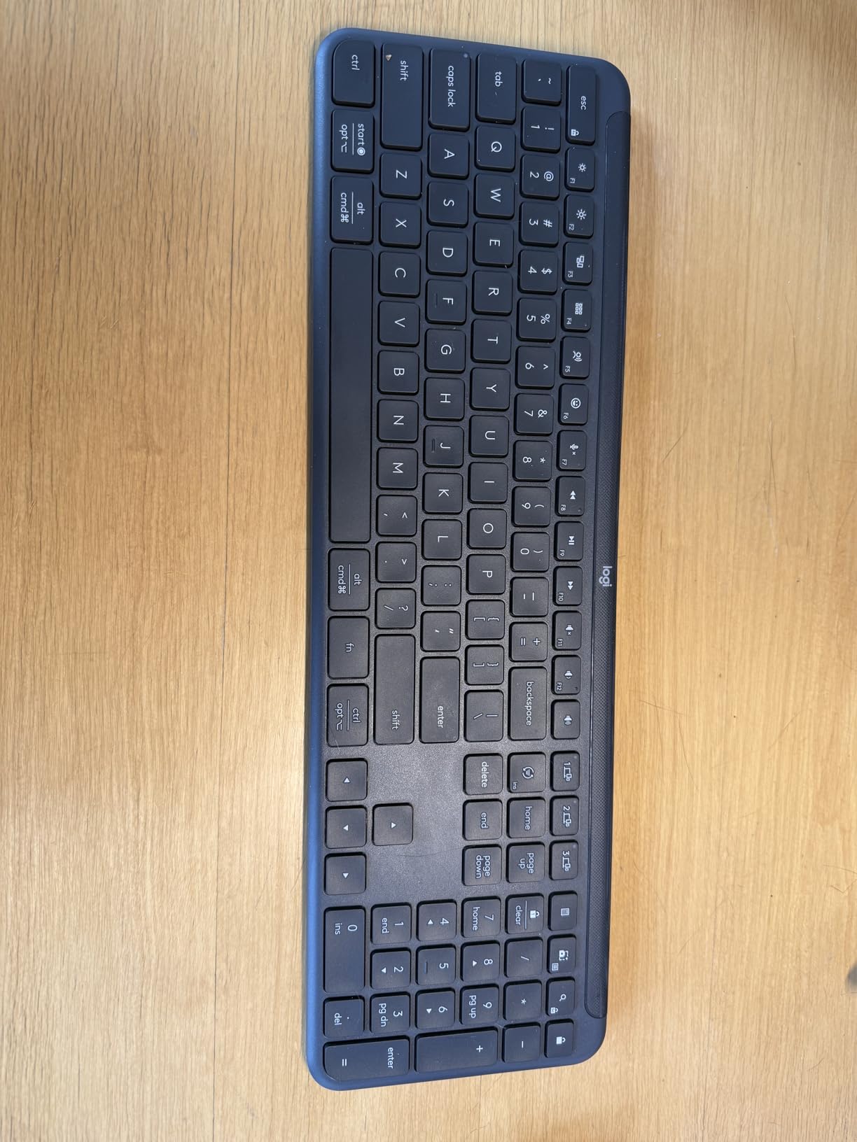 Logitech Signature Slim K950 Wireless Keyboard with Quiet Typing - Graphite | Full size, sleek design with number pad, laptop-style typing, pair up to 3 multi-OS devices, Multi-OS, Windows, Mac, Chrome customer photo 2