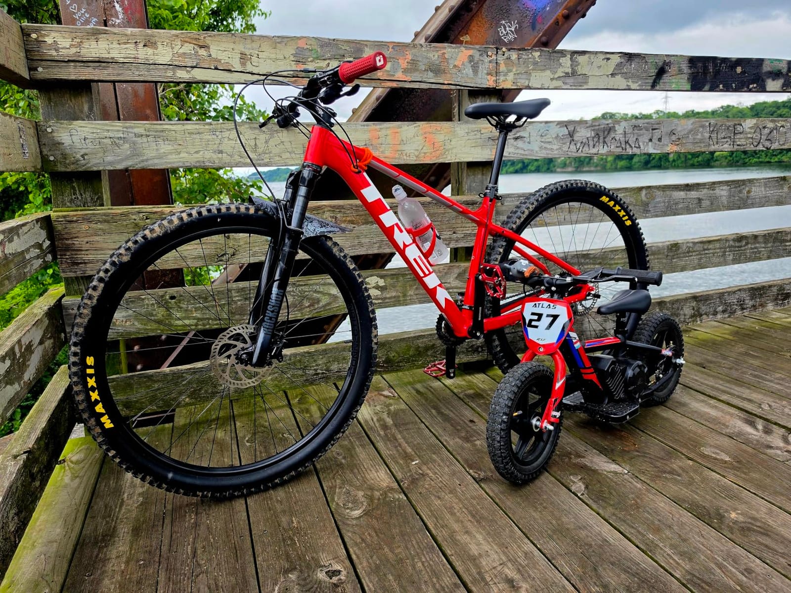 Lightweight Electric Dirt Bike for Kids, 170/340W Electric Motorcycle Up to 10/12MPH, 24V Detachable Battery, Hand-Operated Dual Brakes Electric Balance Bike for Ages 3-6/5-12 customer photo 2